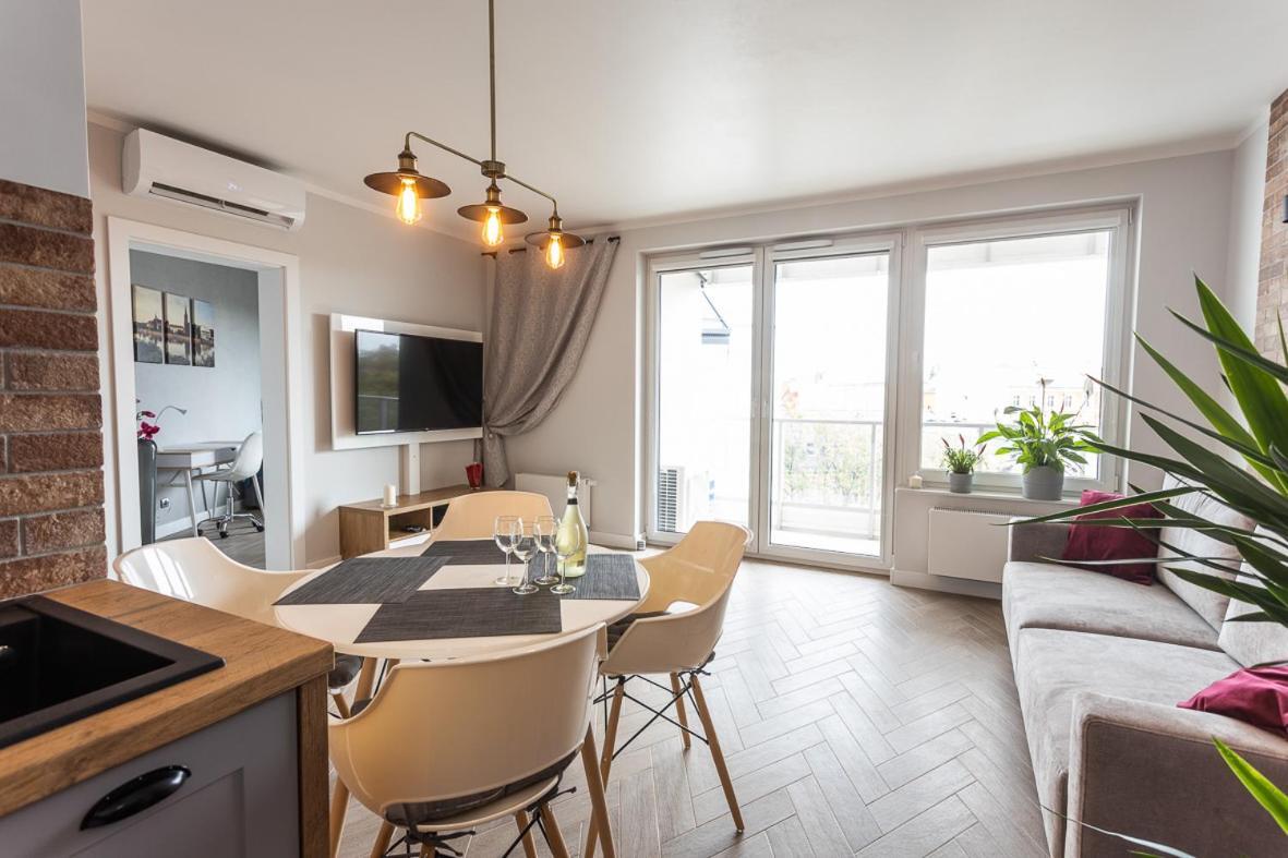 B&W Luxurious Apartment In The Center Of ヴロツワフ エクステリア 写真